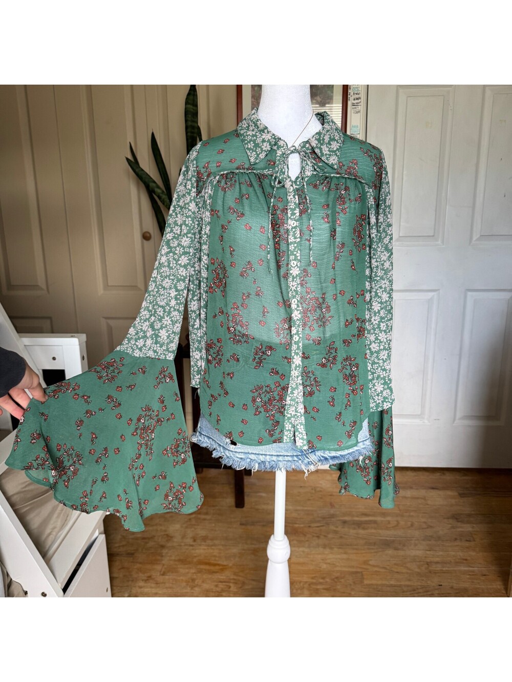 Vintage Style Green Floral Bell Sleeve Blouse